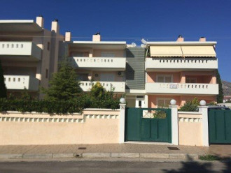 Ημιτελές διαμέρισμα, Καλύβια