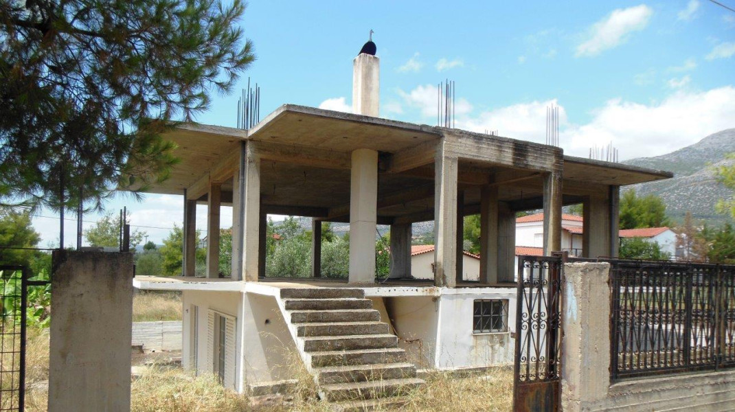 Semi-finished detached house, Eretria