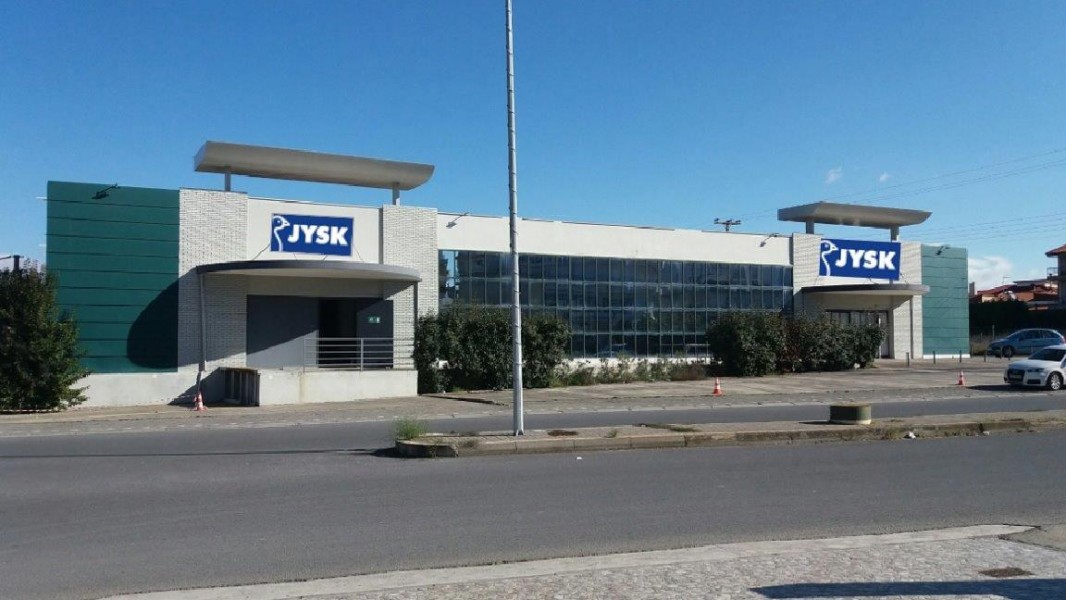 Leased stand-alone commercial building, Tripoli