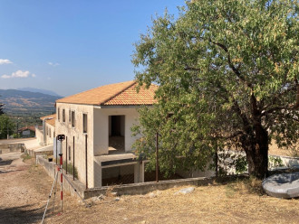 Ημιτελές γραφείο, Χαλανδρίτσα