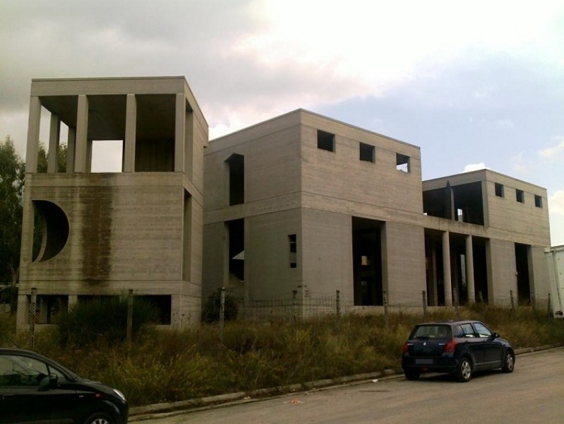 Semi-finished mixed-use building, Kifissia