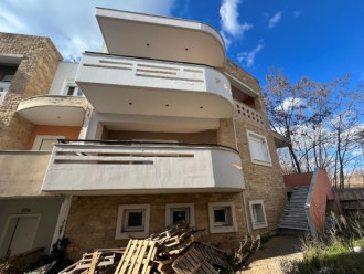 Μεζονέτα, Ωραιόκαστρο