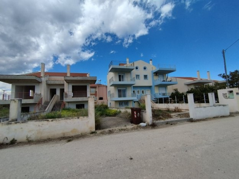 Unfinished Maisonette, Velo