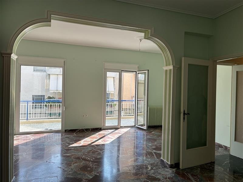 Floor-Apartment, Grava