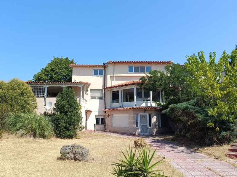 Detauched house, Trilofos