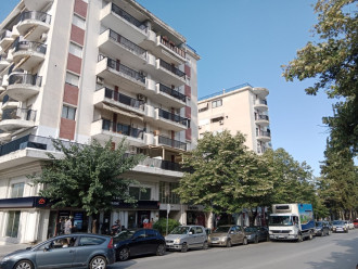 Μισθωμένο κατάστημα, Τούμπα