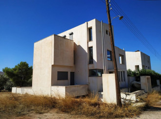 Μεζονέτα, Καλύβια Θορικού